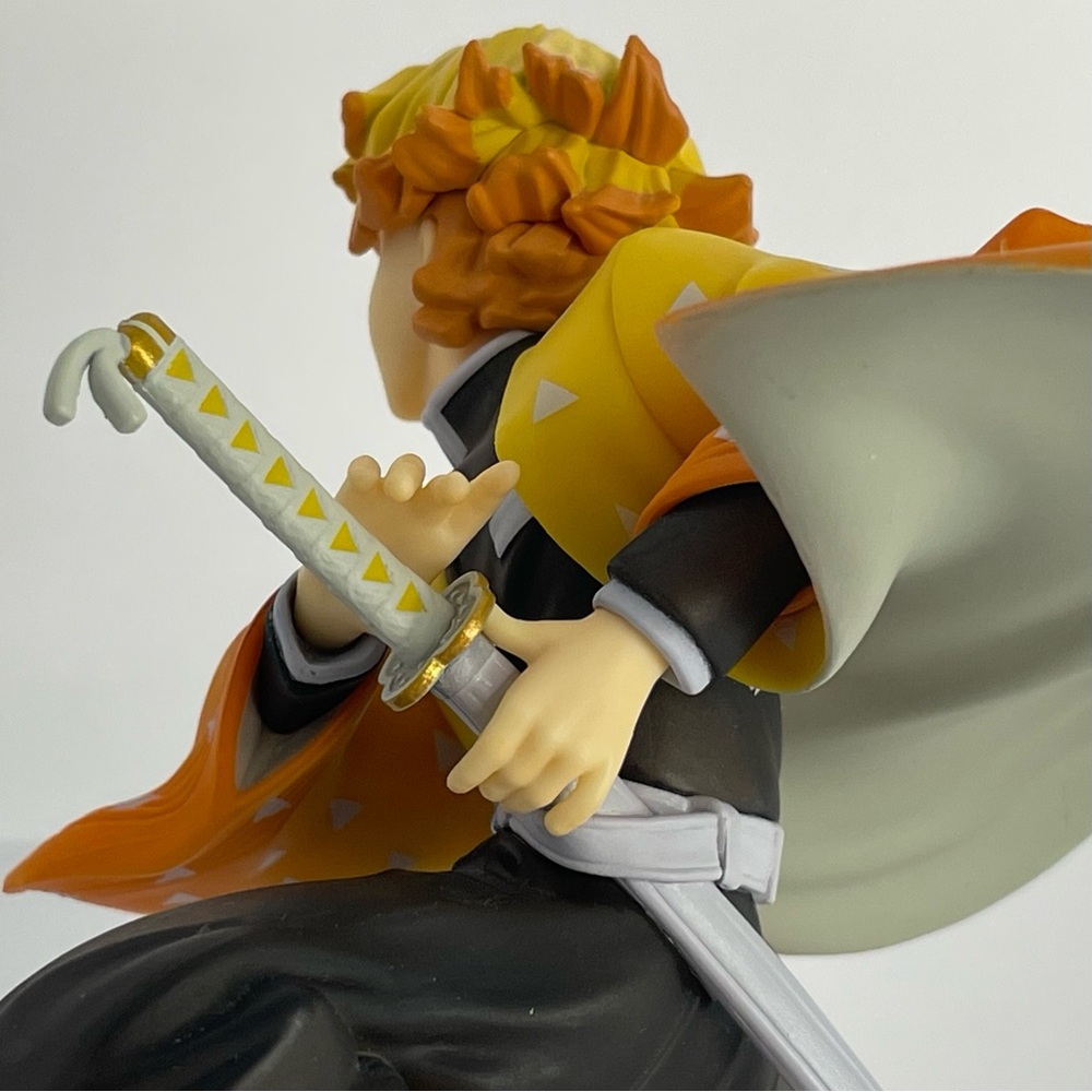 Demon Slayer Kimetsu no Yaiba: Zenitsu Agatsuma ConoFig Figure - Picture 9 of 16